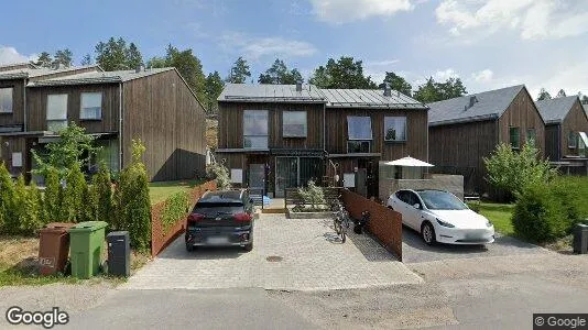 Lägenheter till salu i Huddinge - Bild från Google Street View