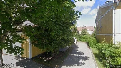 Lägenheter till salu i Huddinge - Bild från Google Street View