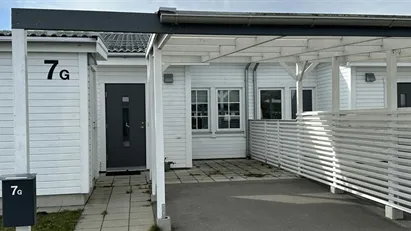 Bostadsrätt med villakänsla och carport!