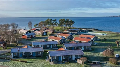 DRÖMBOSTAD INVID STRANDLIV MITT I FÄRJESTADEN!