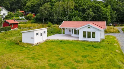 Nybyggt fritidshus med gångavstånd till havet på idylliska Hamburgö!