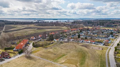 Vill du sätta prägel? Vid golfbanan nära Storsjön, lättskött med fjärrvärme och NYTT -20 duschrum